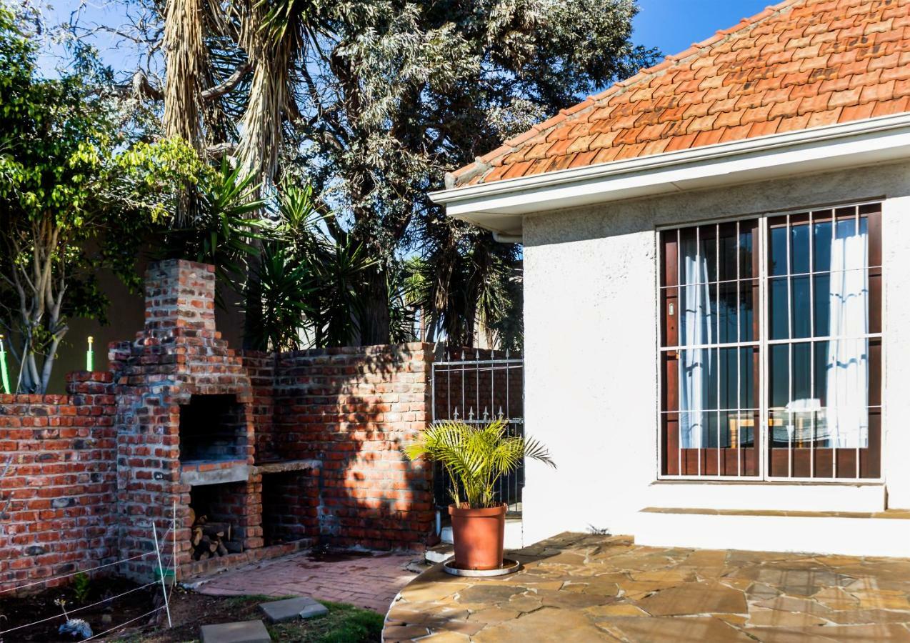 Kirknewton Hotel Port Elizabeth Buitenkant foto
