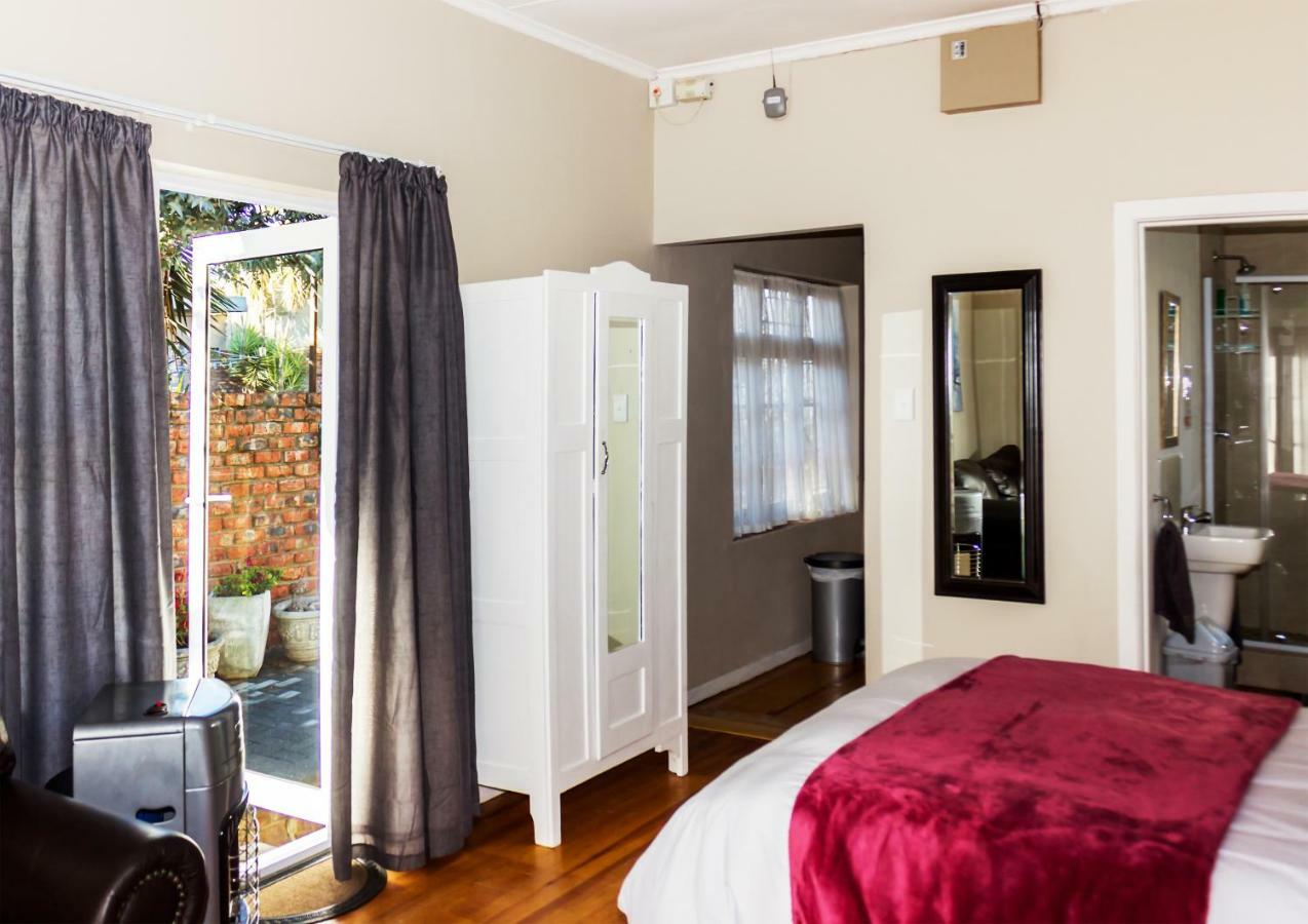 Kirknewton Hotel Port Elizabeth Buitenkant foto